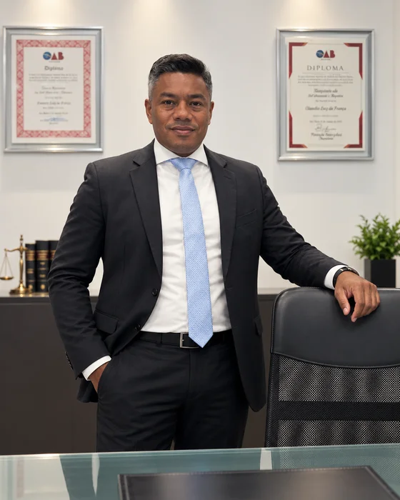 Dr. Eliandro Luiz de França no escritório